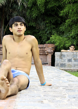 Horny gay stranger wanks to Fox outby