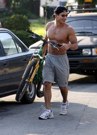 Hot latino star Mario Lopez