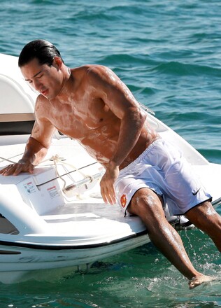 Hot latino star Mario Lopez