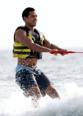Hot latino star Mario Lopez