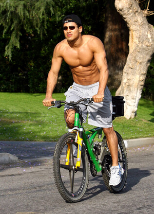 Hot latino star Mario Lopez