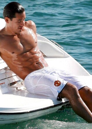 Hot latino star Mario Lopez