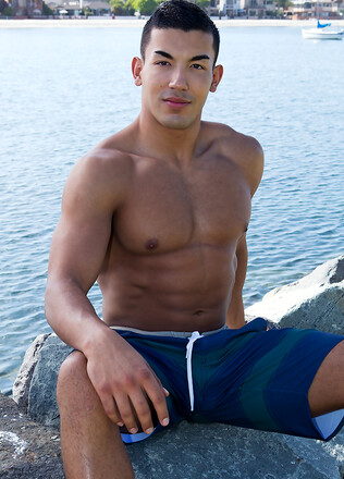 Muscle latino boy Jeb