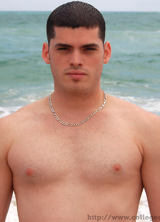 Beefy Latino Muscle Stud