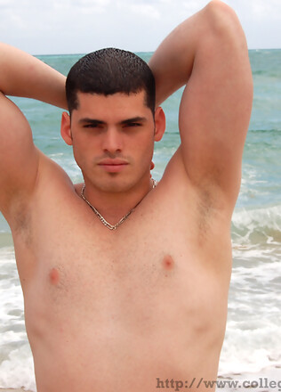 Beefy Latino Muscle Stud