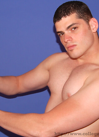 Beefy Latino Muscle Stud